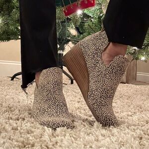 Toms Beige and Black Wedge Shoes